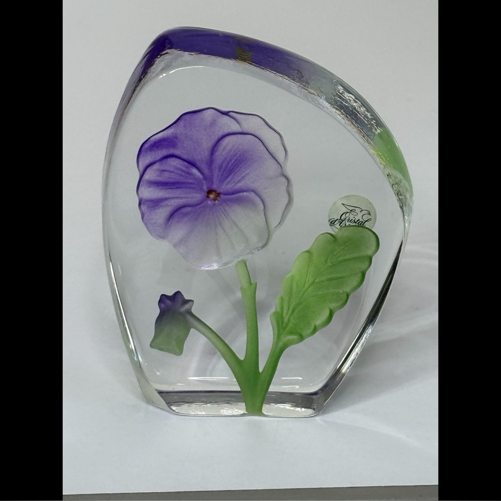 Cristal d'‎ Arques 24% Lead Crystal Purple Pansy Paperweight 4.25" Tall France